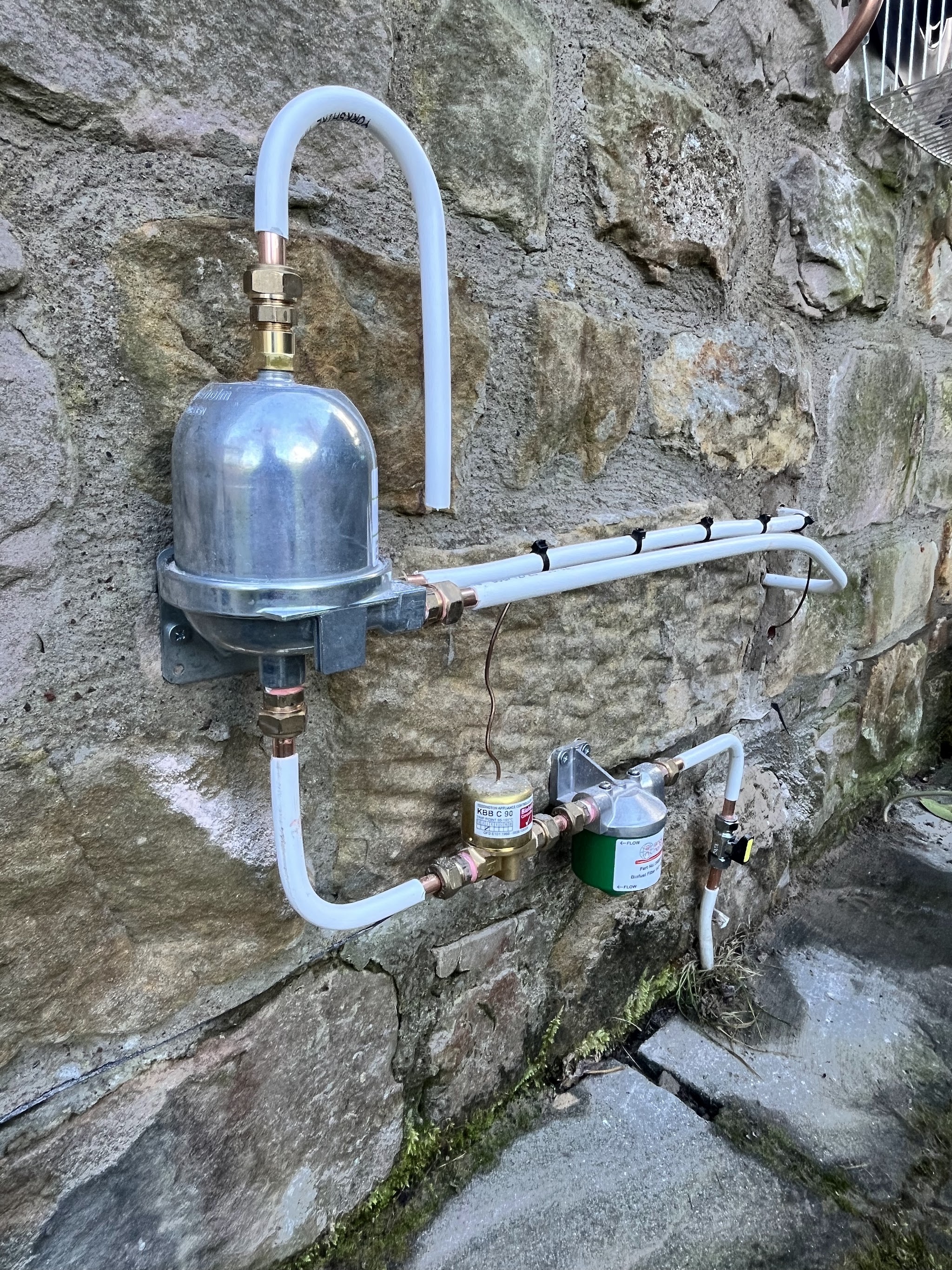 Oil supply line installed on a stone wall with a de-aerator, filter and fire valve on new pipework